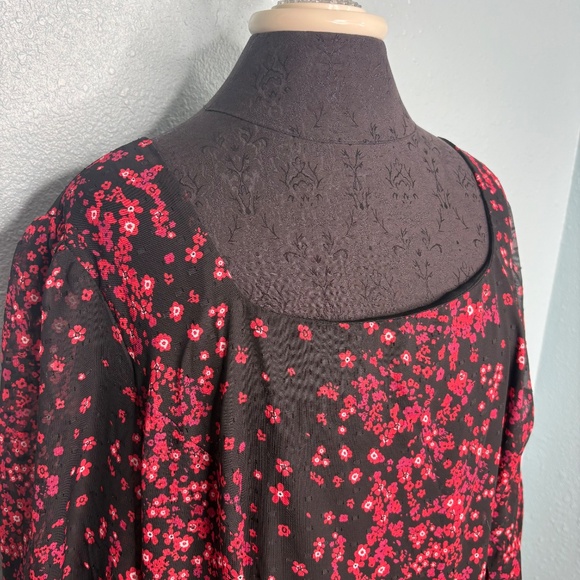 Maison Tara Plus Size Black Red Floral Dress - Picture 4 of 13